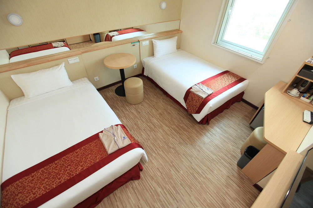 Super Hotel Янгон Экстерьер фото